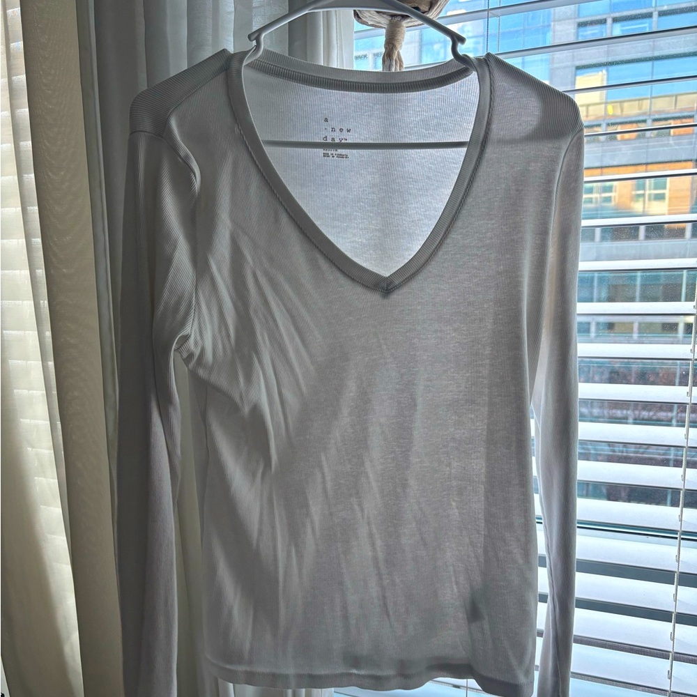 White casual long sleeve shirt